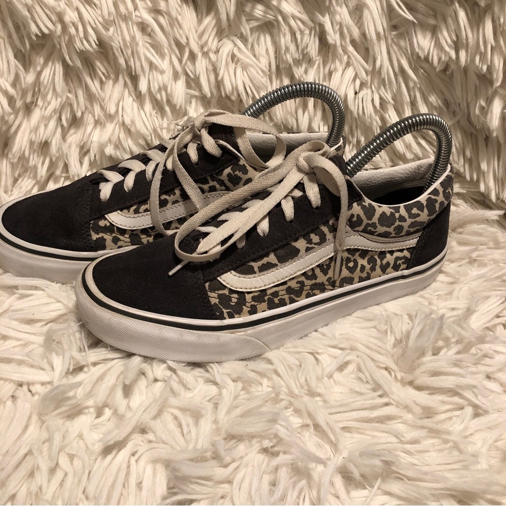 Girls Vans Classic Juniors Leopard Print Lace Up Sneaker Gray/White  Shoe size 6